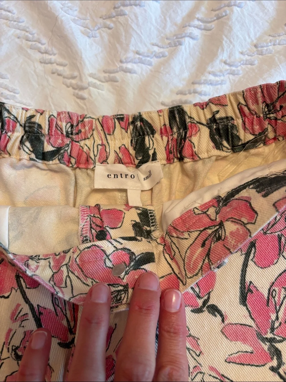entro Cream Shorts with Pink Floral Print - Picture 3 of 3